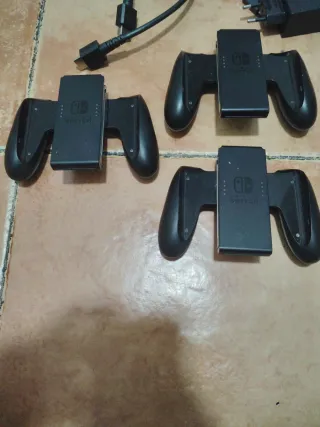 Accesorios Nintendo Switch: Mandos y Cargador