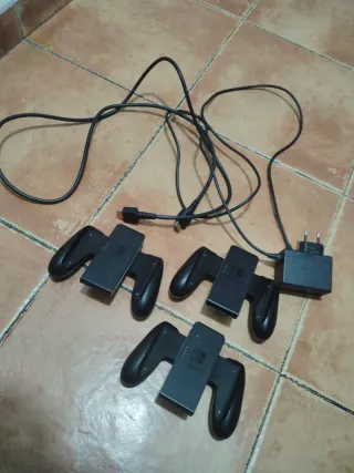 Accesorios Nintendo Switch: Mandos y Cargador