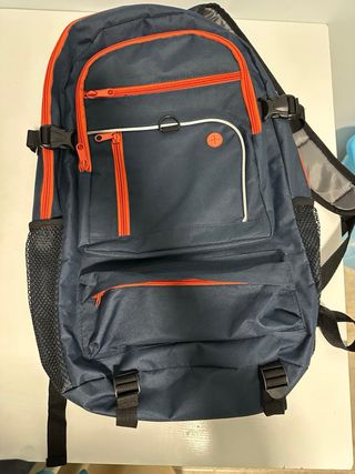 Mochila azul y naranja