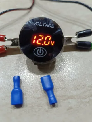 Voltmetro Digitale LED (Verde) (Blu) (Rosso).