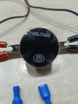 Voltmetro Digitale LED (Verde) (Blu) (Rosso).