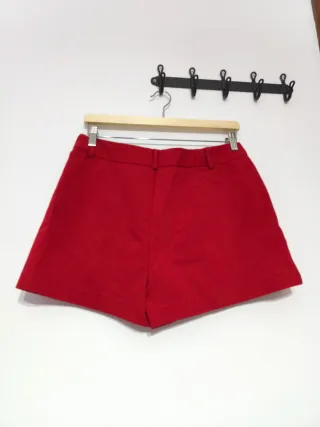 Pantalón corto rojo
