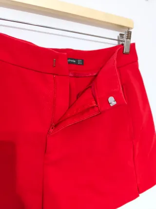 Pantalón corto rojo