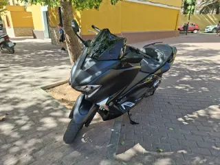 Moto Yamaha TMAX 560 Tech MAX