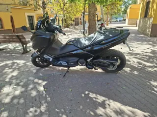 Moto Yamaha TMAX 560 Tech MAX