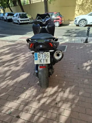 Moto Yamaha TMAX 560 Tech MAX