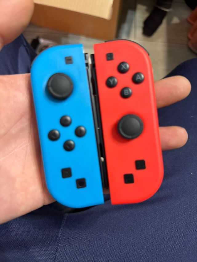 Controles Nintendo Switch Azul e Vermelho
