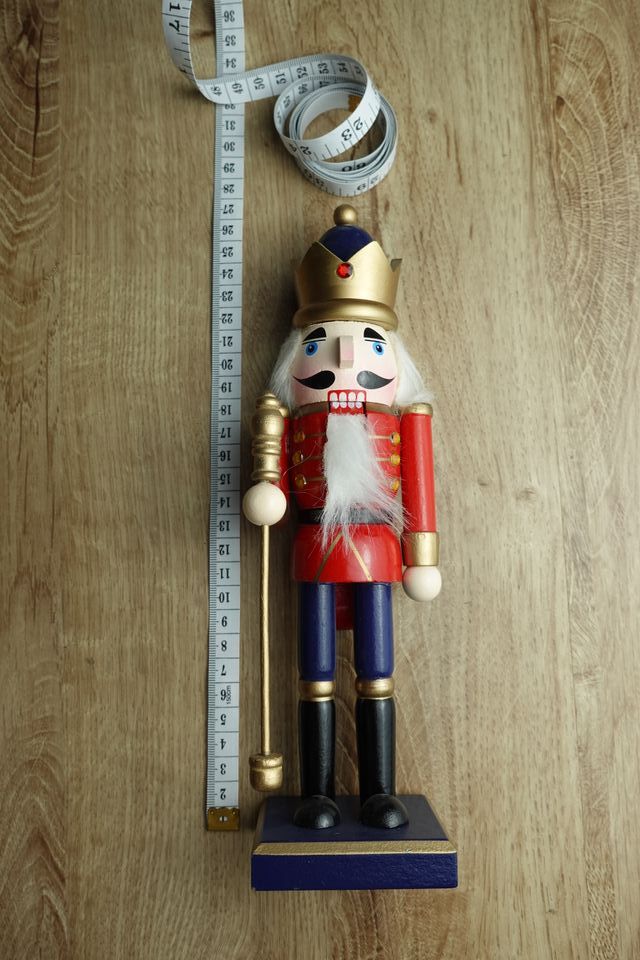 Casca-nozes Rei Madeira 36cm Vermelho Dourado