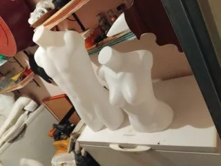 Maniquíes de plástico blancos