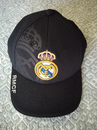 Gorra Junior Real Madrid Negra y Dorada