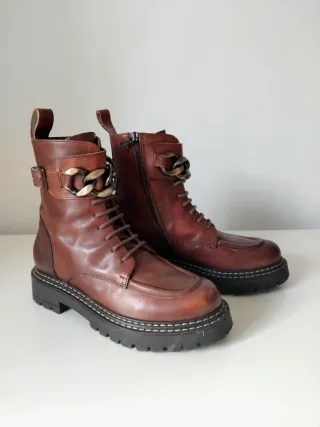 Stivaletti CafeNoir donna marrone con catena