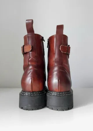 Stivaletti CafeNoir donna marrone con catena