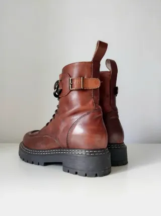 Stivaletti CafeNoir donna marrone con catena