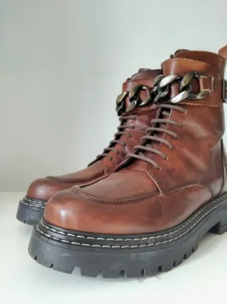 Stivaletti CafeNoir donna marrone con catena