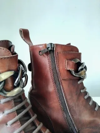 Stivaletti CafeNoir donna marrone con catena