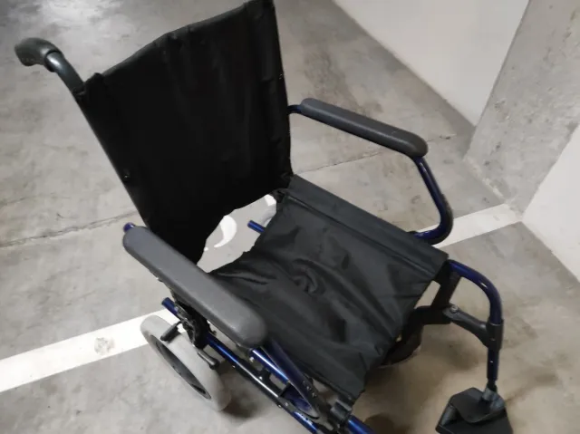 Silla de ruedas plegable