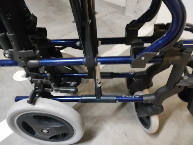 Silla de ruedas plegable