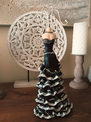 Joyero Elegante Diseño Vestido Negro