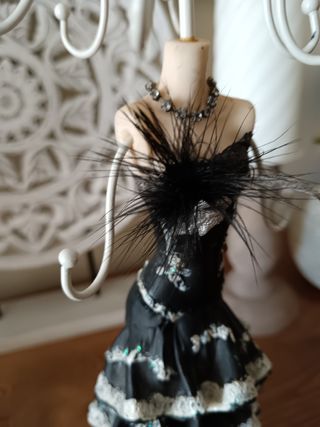 Joyero Elegante Diseño Vestido Negro