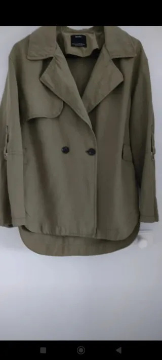 Chaqueta Bershka verde militar mujer