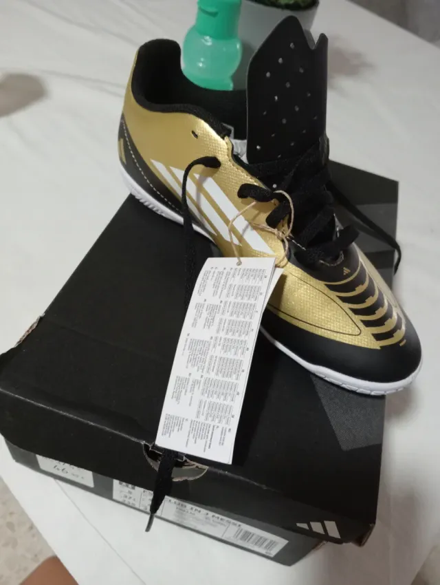 Botas de fútbol sala Adidas negras y blancas