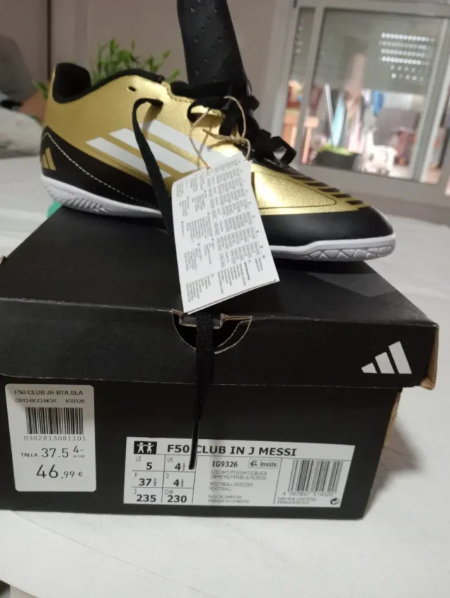 Botas de fútbol sala Adidas negras y blancas