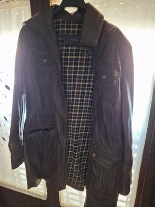 Abrigo marrón con textura