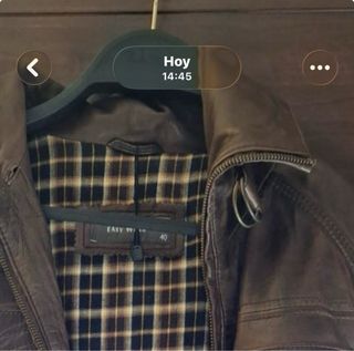 Abrigo marrón con textura