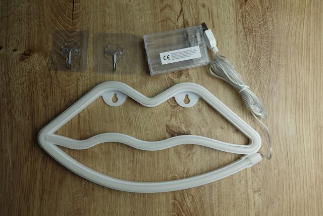 Luz LED neon rosa para lábios USB para parede ou prateleira