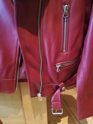 ZARA. Cazadora Biker roja chica talla L (NUEVA)