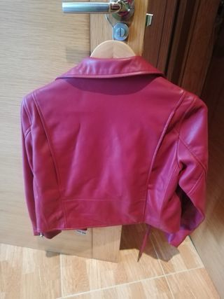 ZARA. Cazadora Biker roja chica talla L (NUEVA)