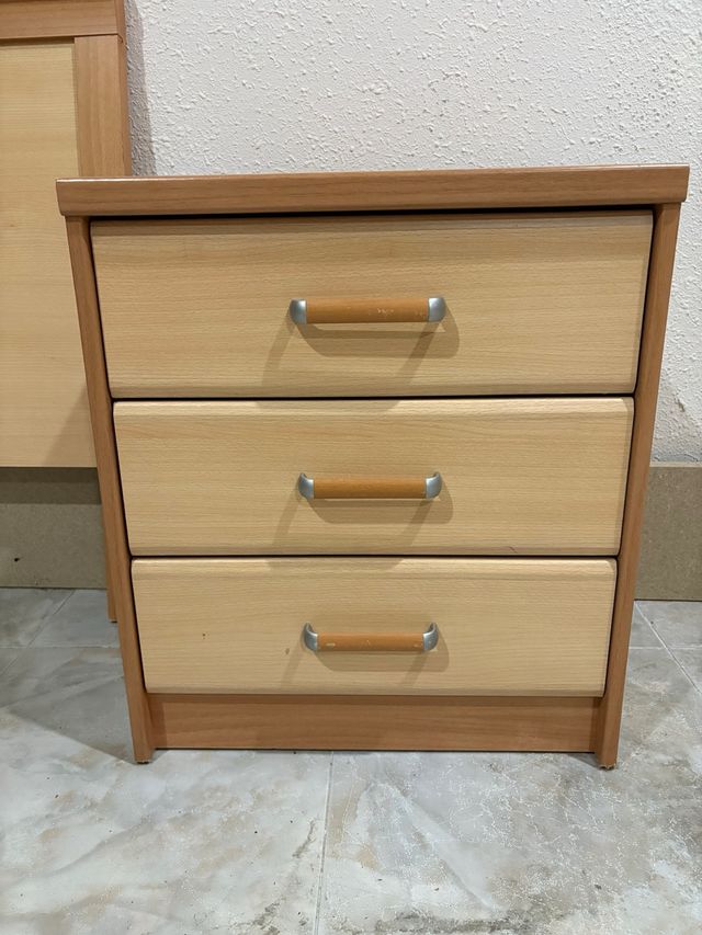 Mesilla de noche de madera