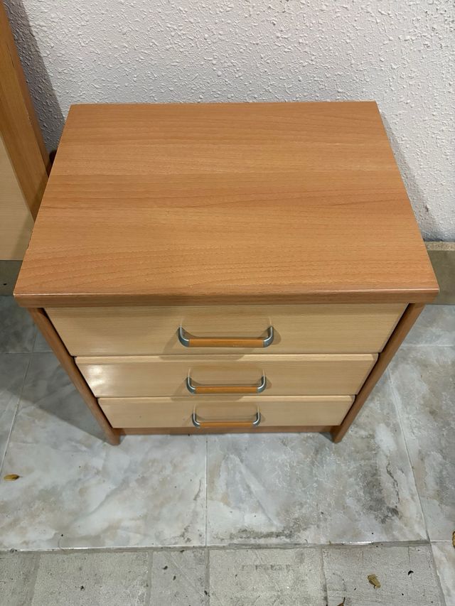 Mesilla de noche de madera