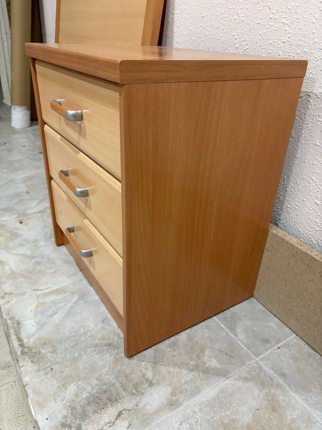 Mesilla de noche de madera