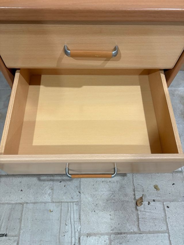 Mesilla de noche de madera