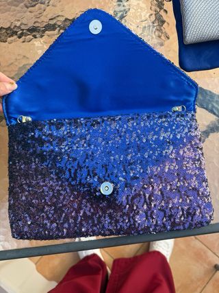 Bolso de lentejuelas morado y plateado