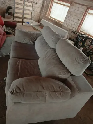 Sofá de tela beige/gris casi nuevo
