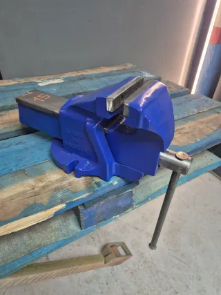 Tornillo de banco azul