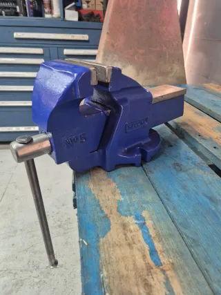 Tornillo de banco azul