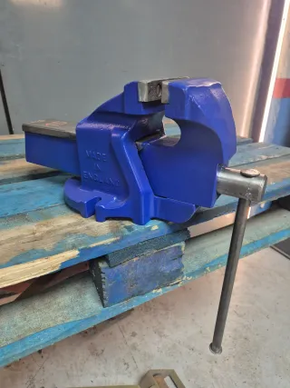 Tornillo de banco azul