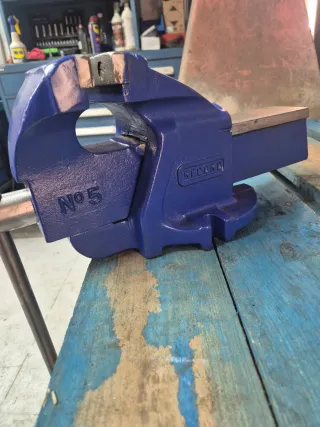 Tornillo de banco azul