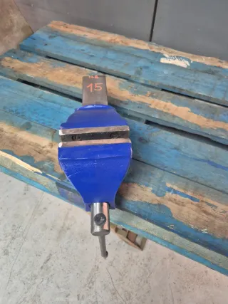 Tornillo de banco azul