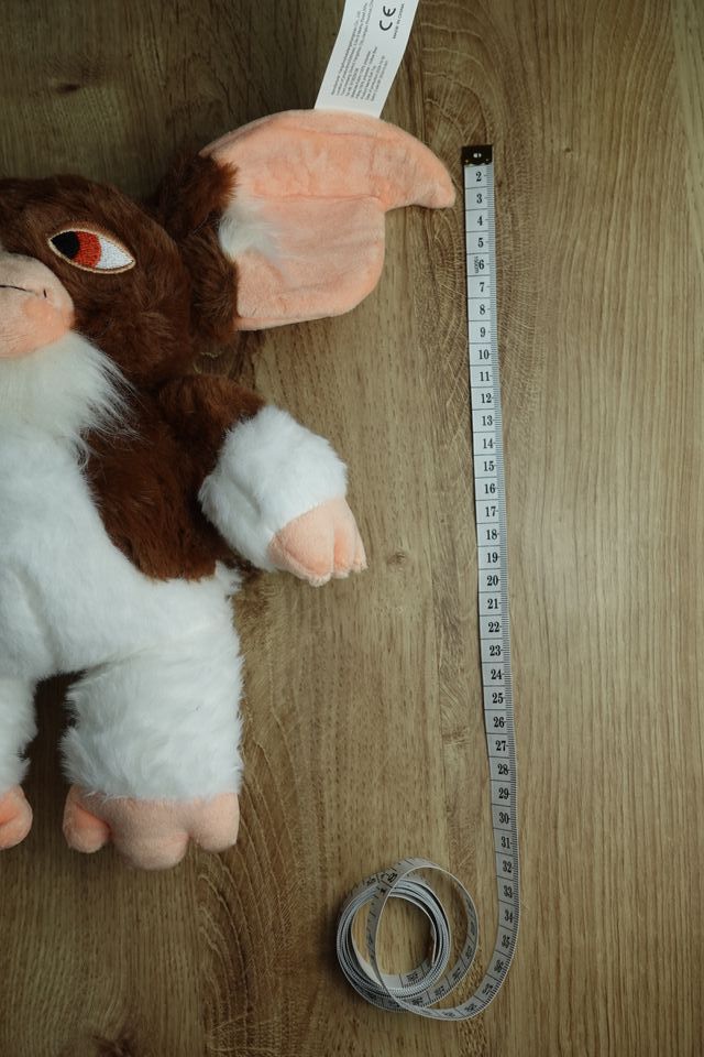 Peluche Gremlin Gizmo Marrom e Branco 28cm