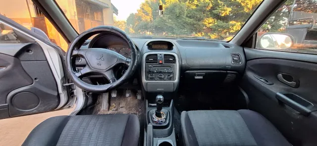 Mitsubishi Carisma 2003