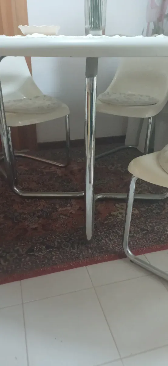 Tavolo rotondo vintage + 4 sedie