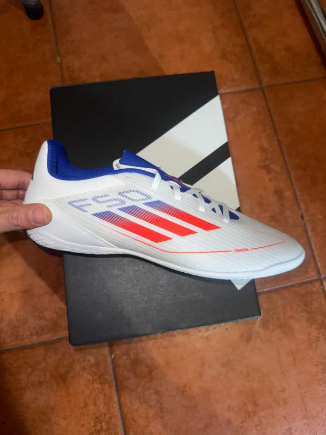 Zapatillas Adidas Futbol Blancas Rojas y Azules