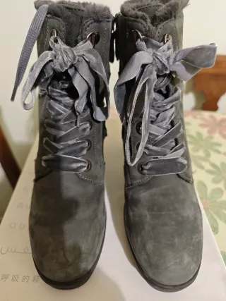 Tronchetti Geox scamosciati grigi