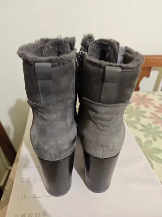 Tronchetti Geox scamosciati grigi