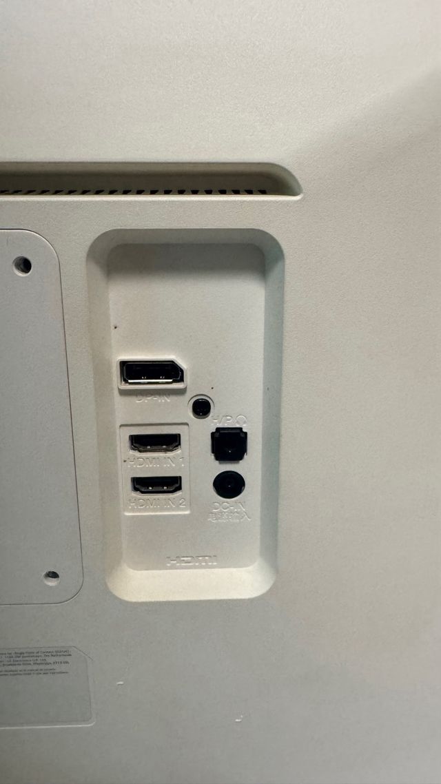 Monitor LG 4K + Altoparlanti