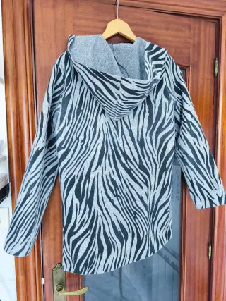 Chaquetón estampado de cebra